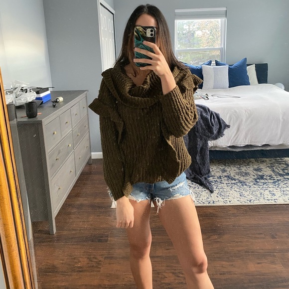 Cowl knit Ruffle Sweater - Picture 15 of 15